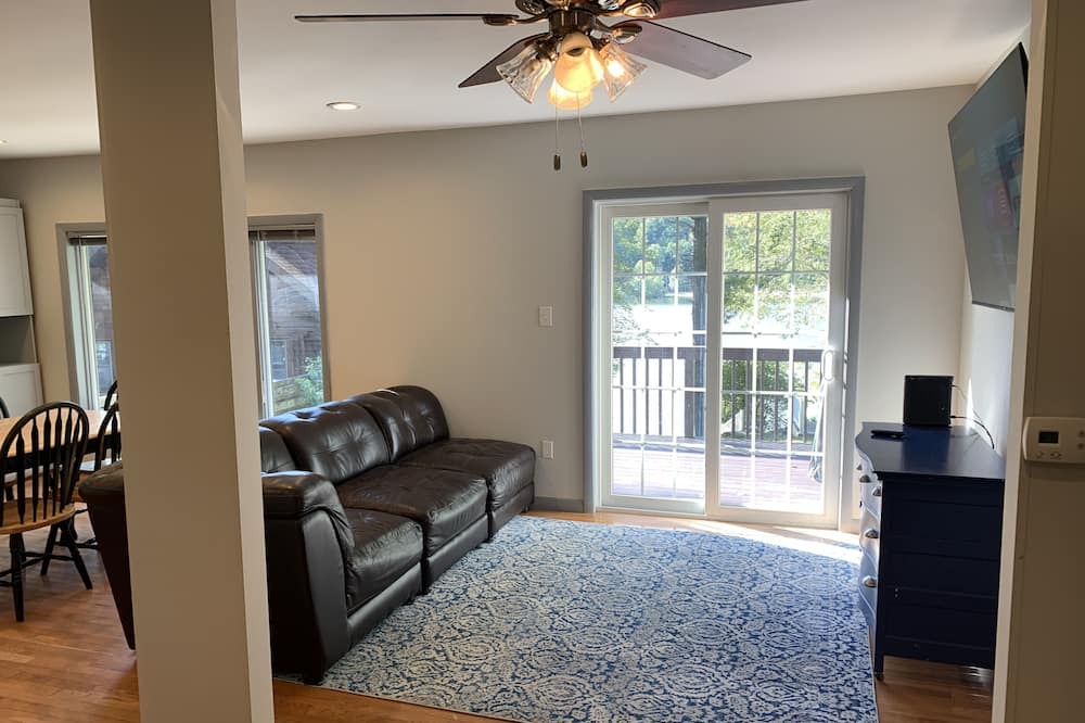 Photo of Livingroom in Guilford