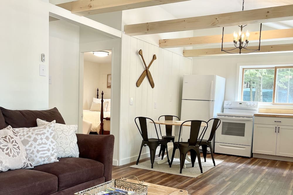Photo of Livingroom in Hillsboro