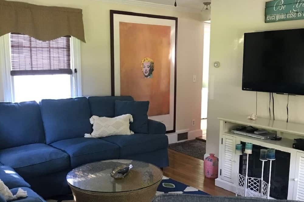 Photo of Livingroom in Westhampton Beach