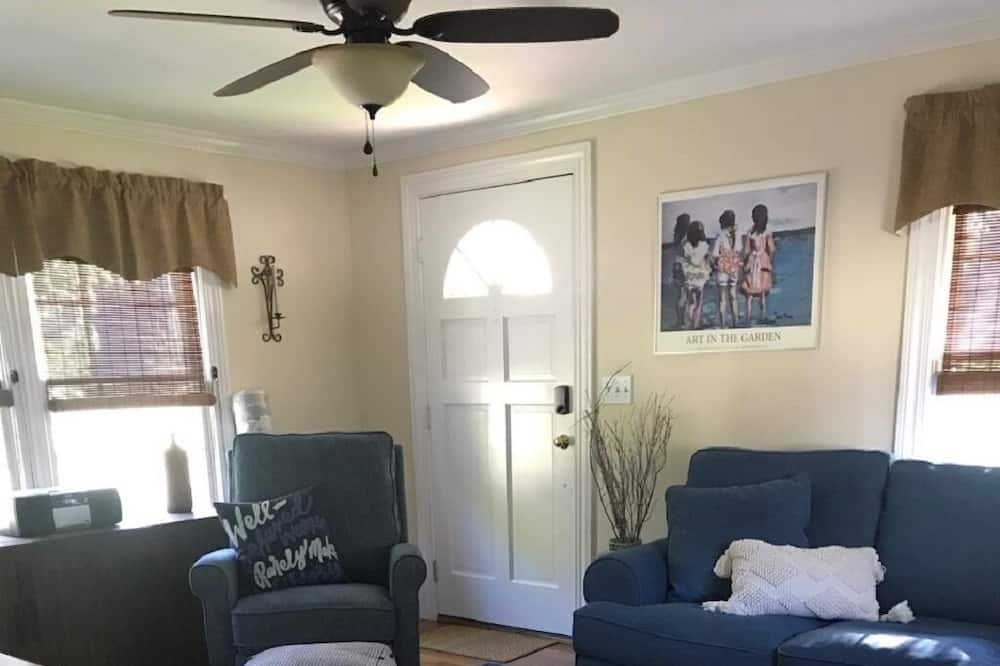 Photo of Livingroom in Westhampton Beach
