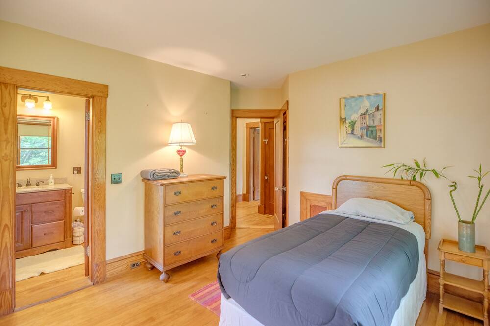 Photo of Bedroom in Bethlehem