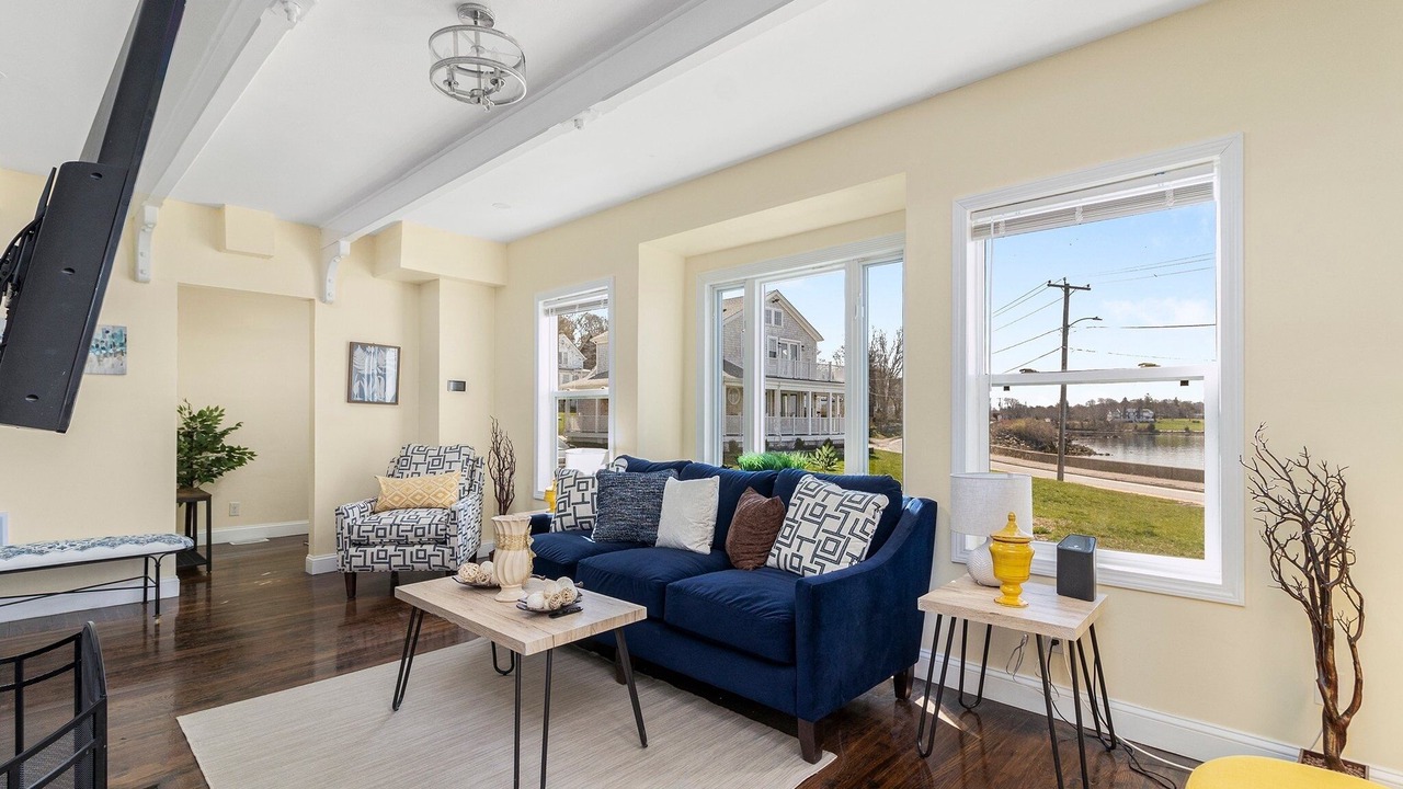 Photo of Livingroom in Tiverton