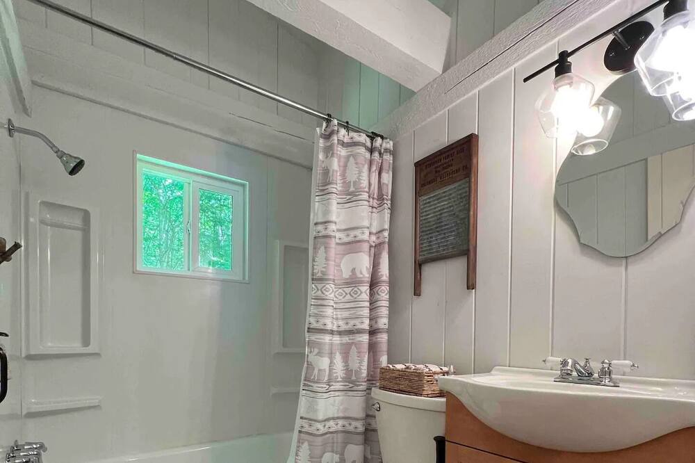 Photo of Bathroom in Wardsboro