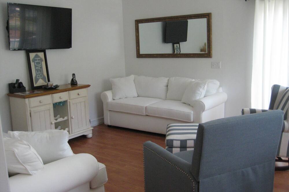 Photo of Livingroom in Popponesset