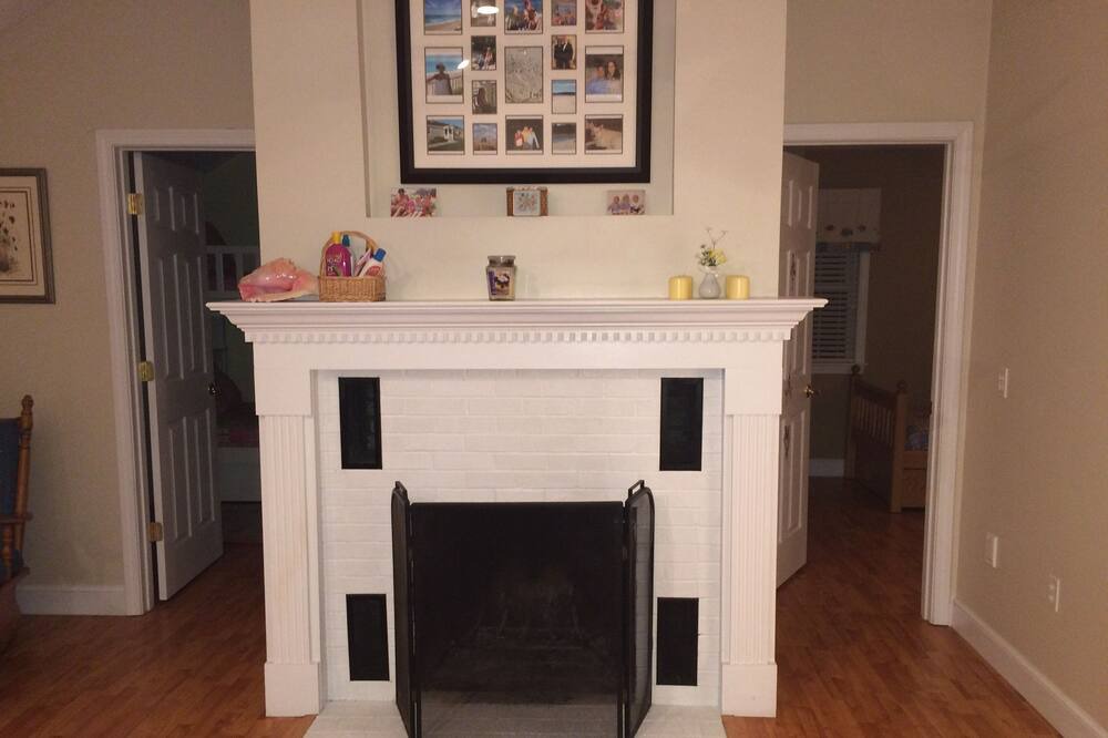 Photo of Livingroom in Popponesset