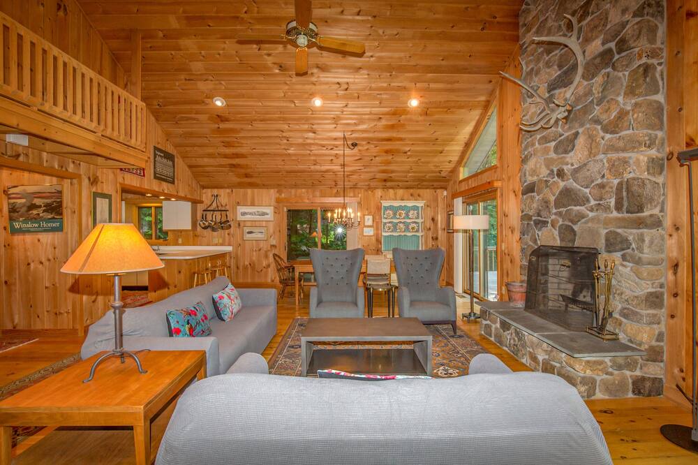Photo of Livingroom in Monterey