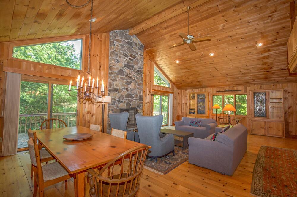 Photo of Livingroom in Monterey