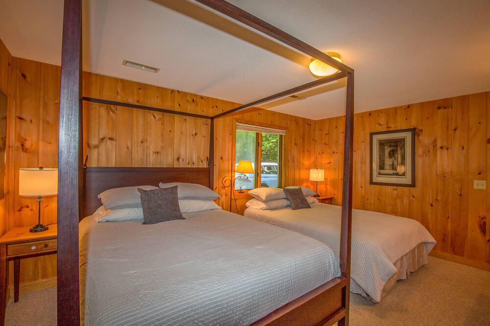 Photo of Bedroom in Monterey