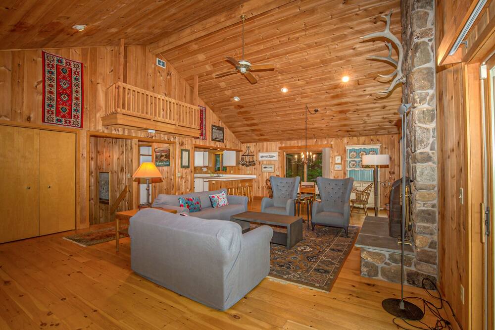 Photo of Livingroom in Monterey