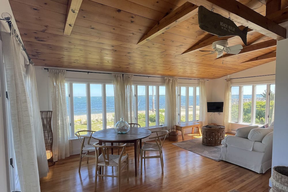 Photo of Livingroom in Mattapoisett Center