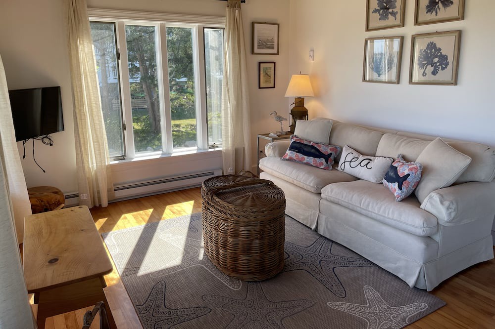 Photo of Livingroom in Mattapoisett Center