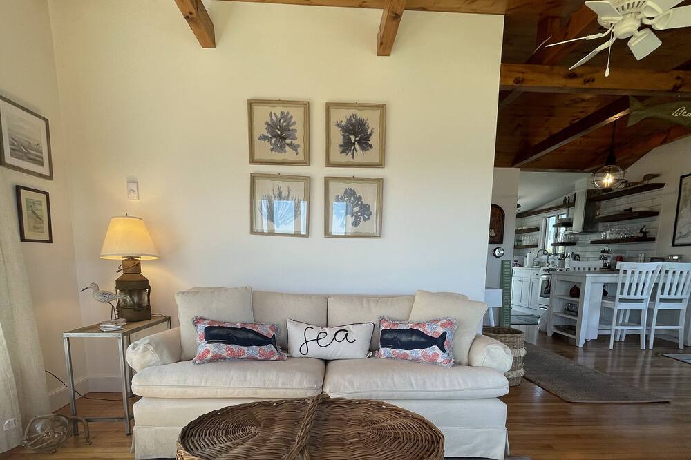 Photo of Livingroom in Mattapoisett Center
