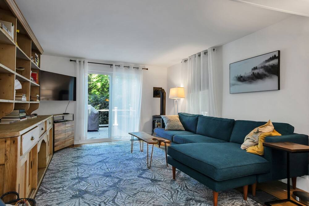 Photo of Livingroom in Acton