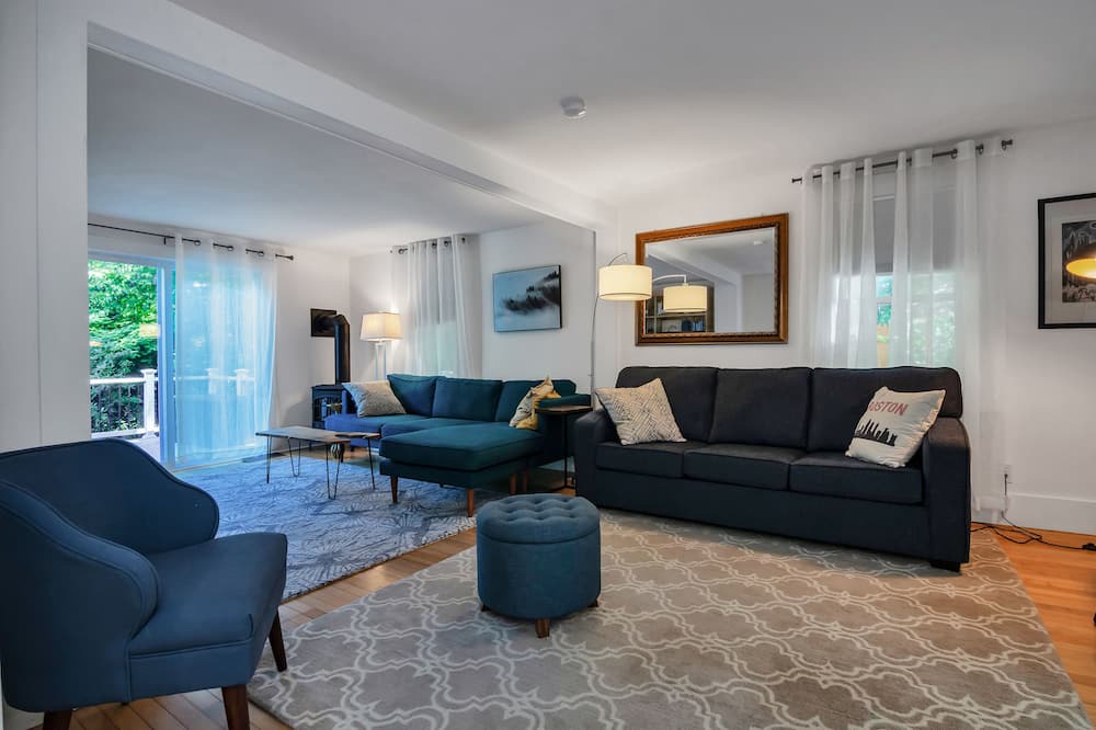 Photo of Livingroom in Acton