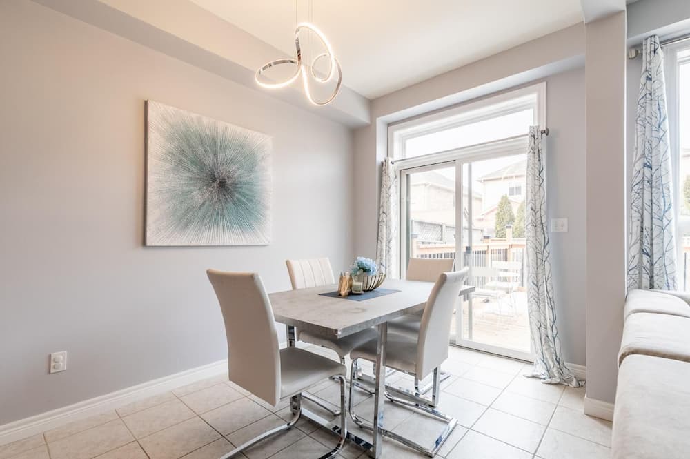 Photo of Kitchen in Stoney Creek
