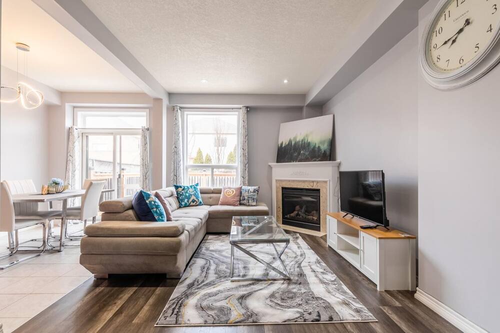 Photo of Livingroom in Stoney Creek