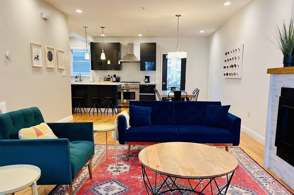 Photo of Livingroom in Porter Square