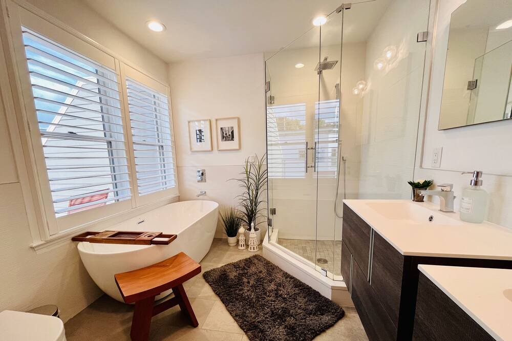 Photo of Bathroom in Porter Square