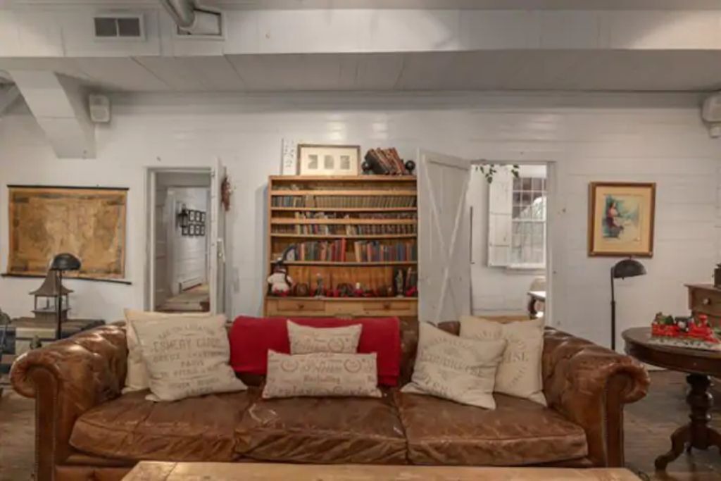 Photo of Livingroom in Chester Depot