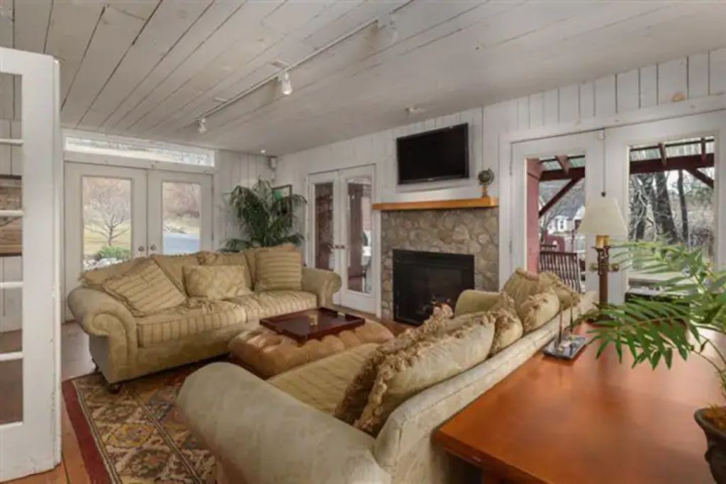 Photo of Livingroom in Chester Depot