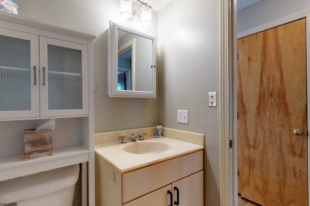 Photo of Bathroom in Ocean Park
