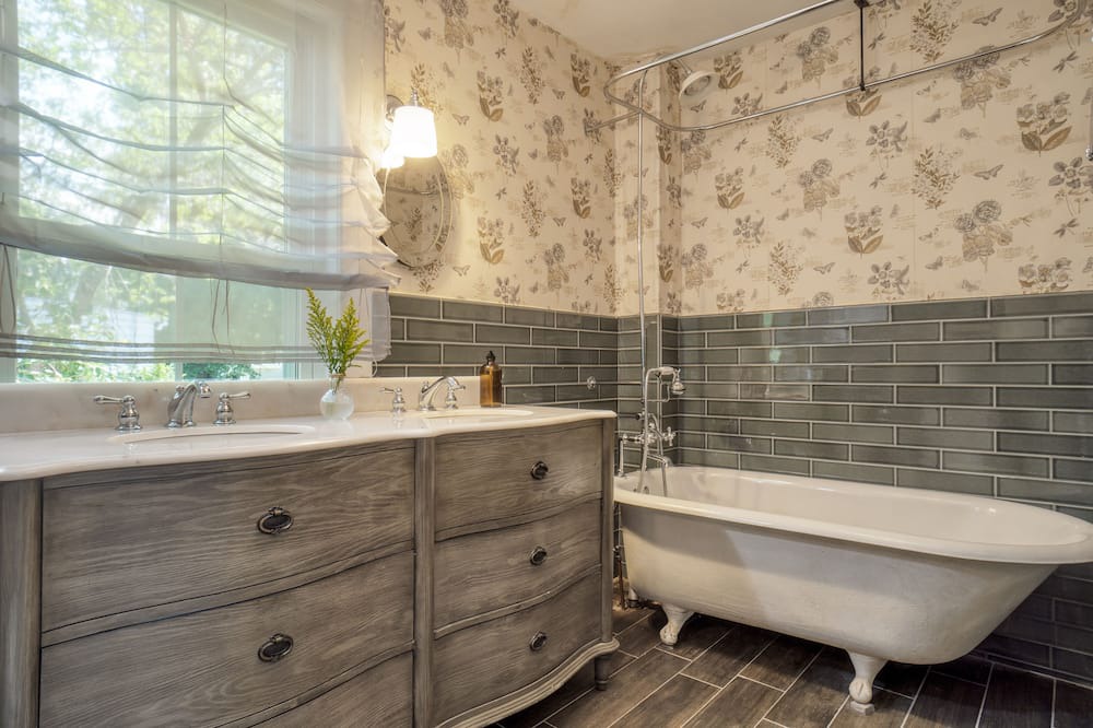 Photo of Bathroom in Lee