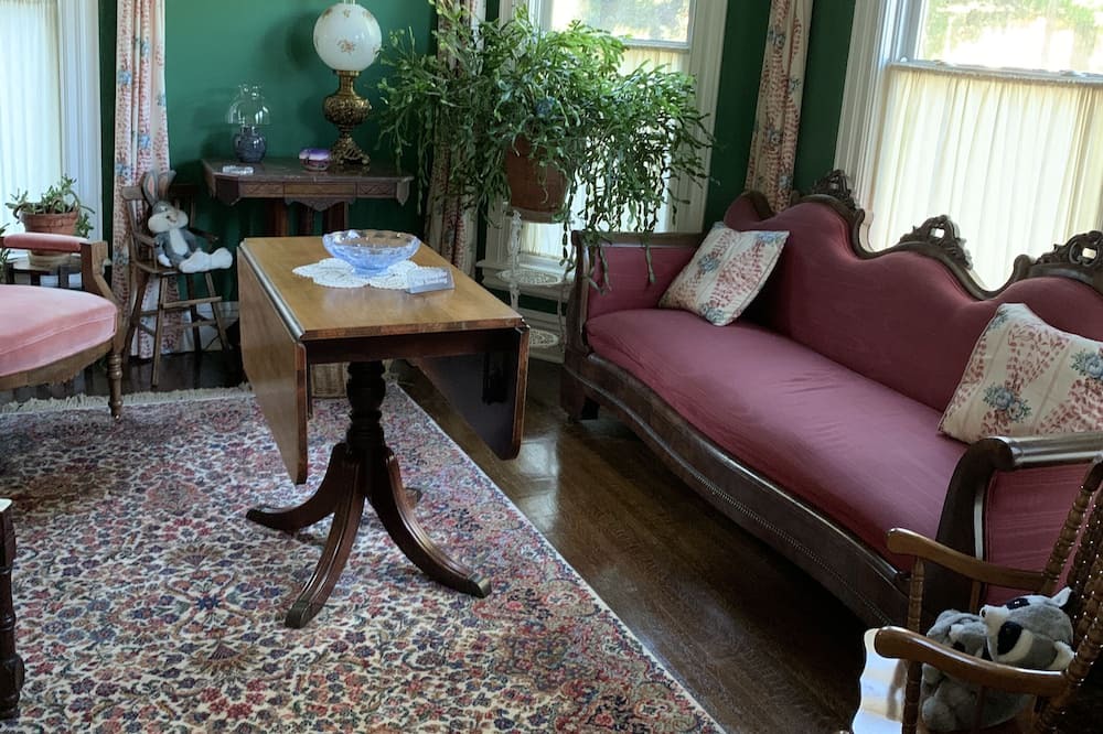 Photo of Livingroom in Brockport