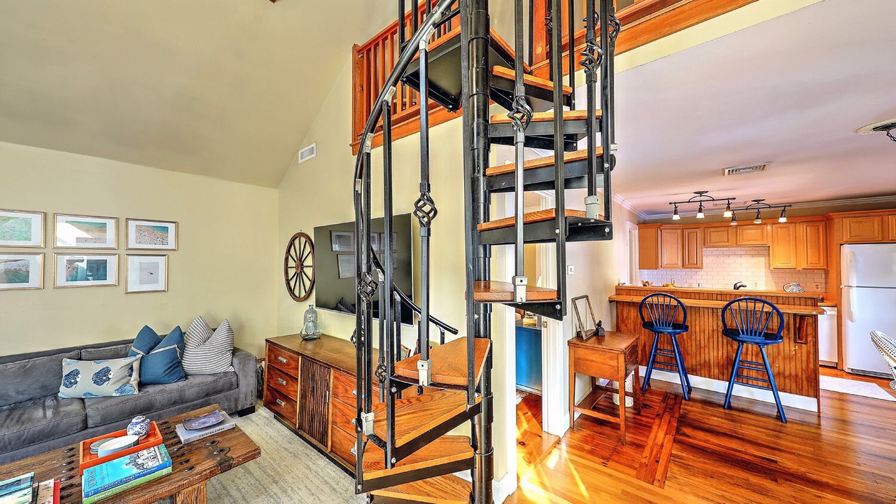 Photo of Livingroom in Off Broadway