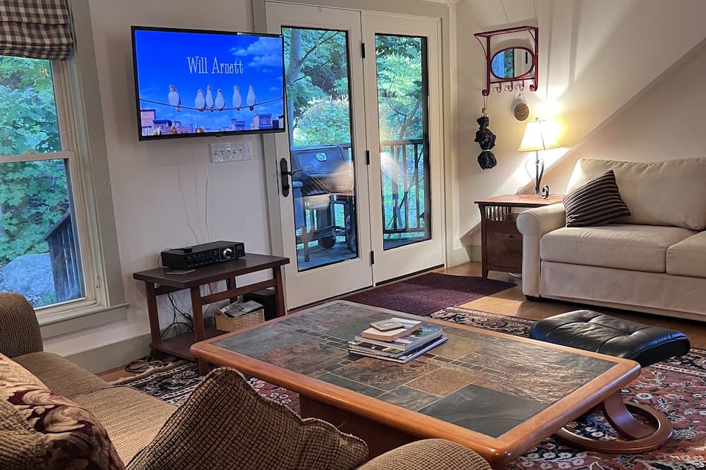 Photo of Livingroom in Malletts Bay