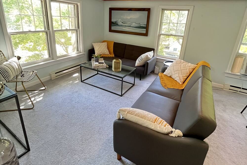 Photo of Livingroom in Niantic