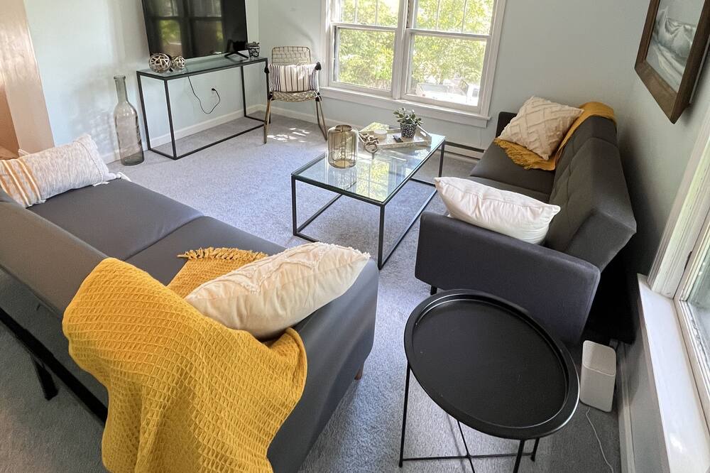 Photo of Livingroom in Niantic