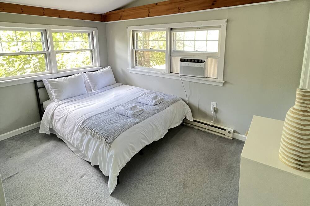 Photo of Bedroom in Niantic