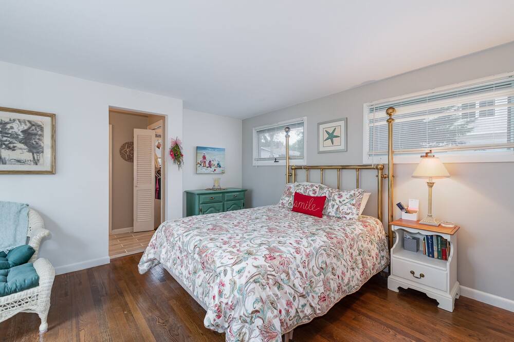 Photo of Bedroom in Summersea