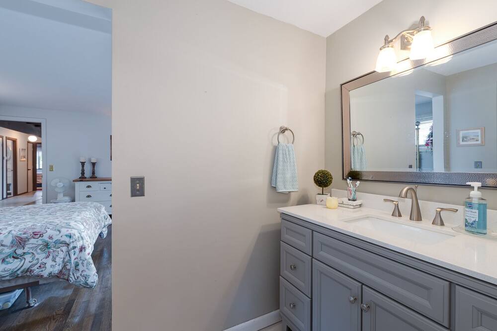 Photo of Bathroom in Summersea