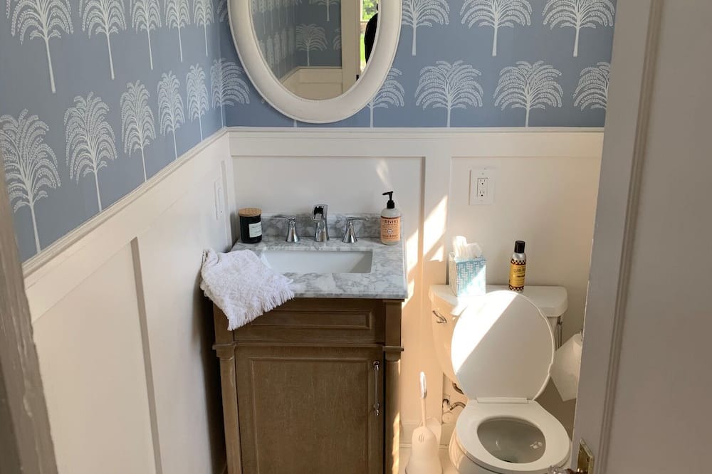 Photo of Bathroom in Cove - East Side - Shippan