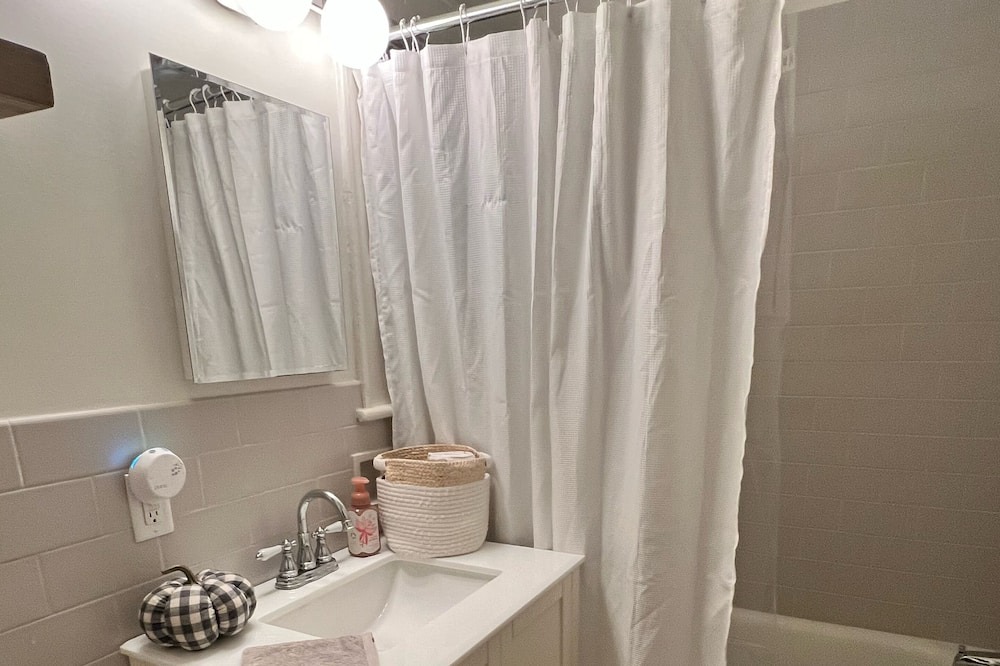 Photo of Bathroom in Cove - East Side - Shippan