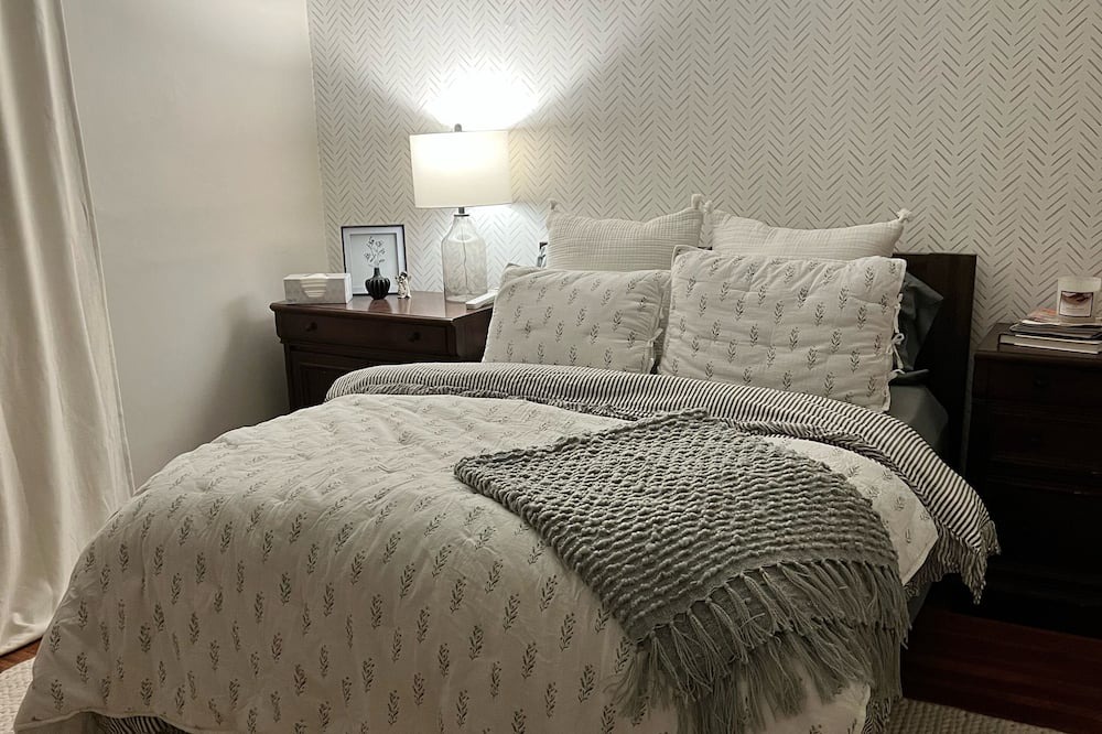 Photo of Bedroom in Cove - East Side - Shippan