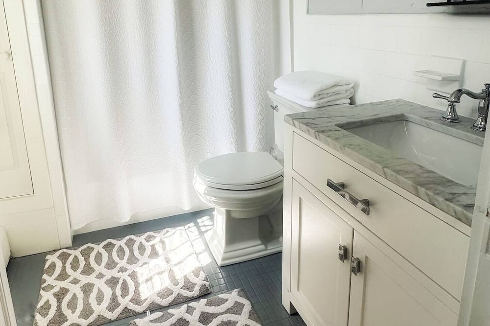 Photo of Bathroom in College Hill