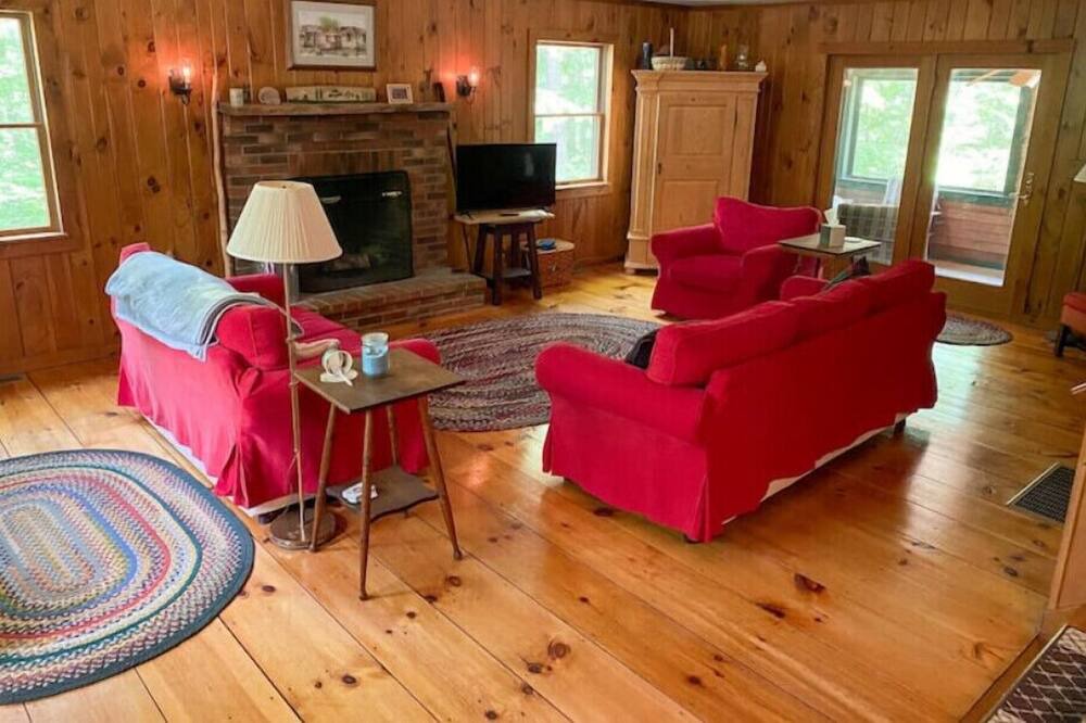 Photo of Livingroom in Forest Dale