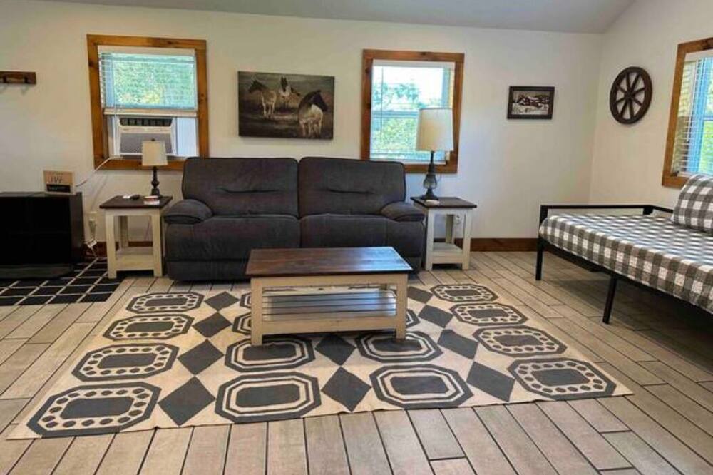 Photo of Livingroom in Montague