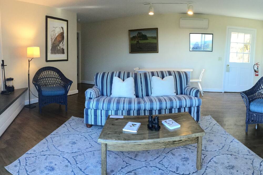 Photo of Livingroom in Menemsha