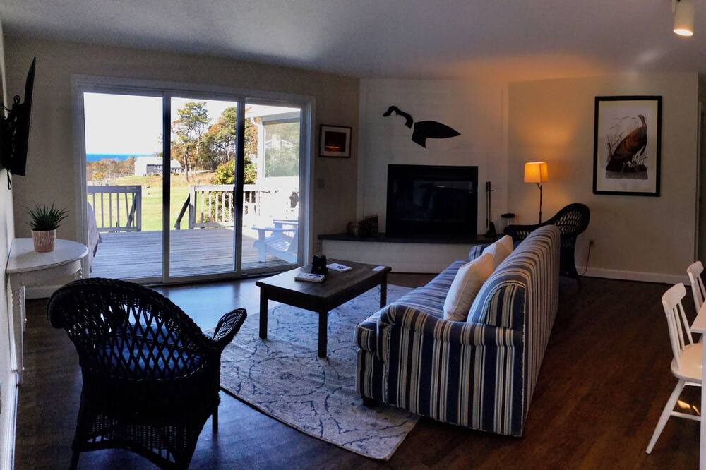 Photo of Livingroom in Menemsha