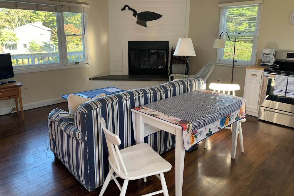 Photo of Livingroom in Menemsha