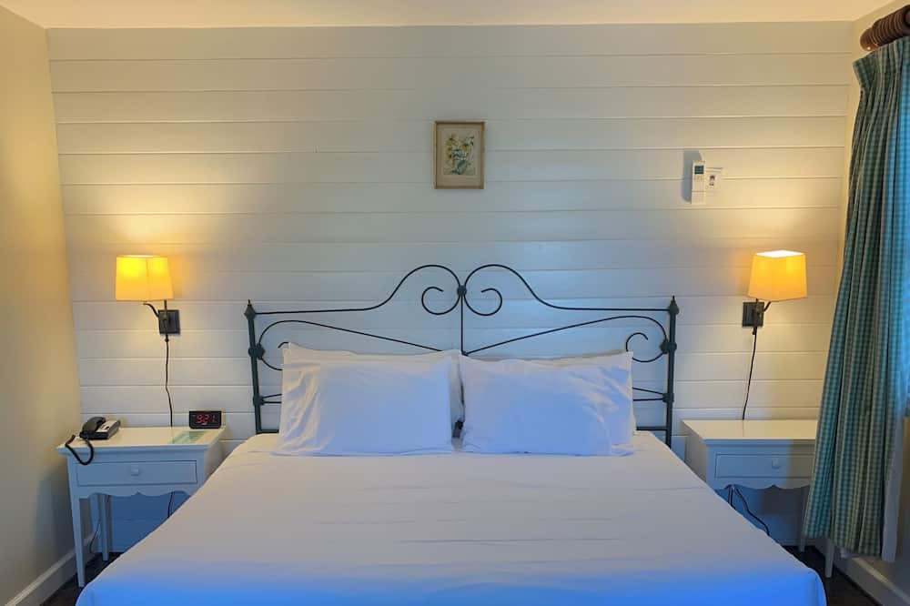 Photo of Bedroom in Menemsha