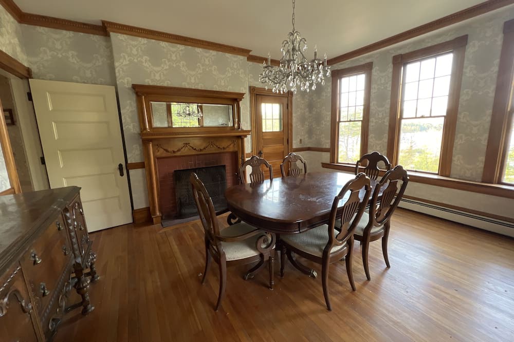 Photo of Livingroom in Holderness