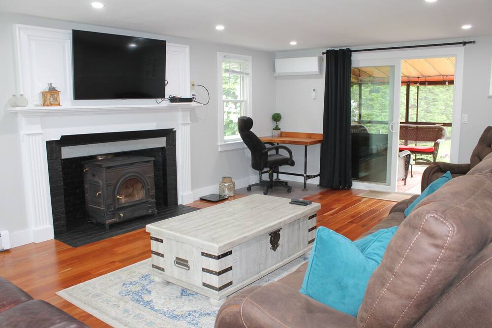 Photo of Livingroom in East Harwich