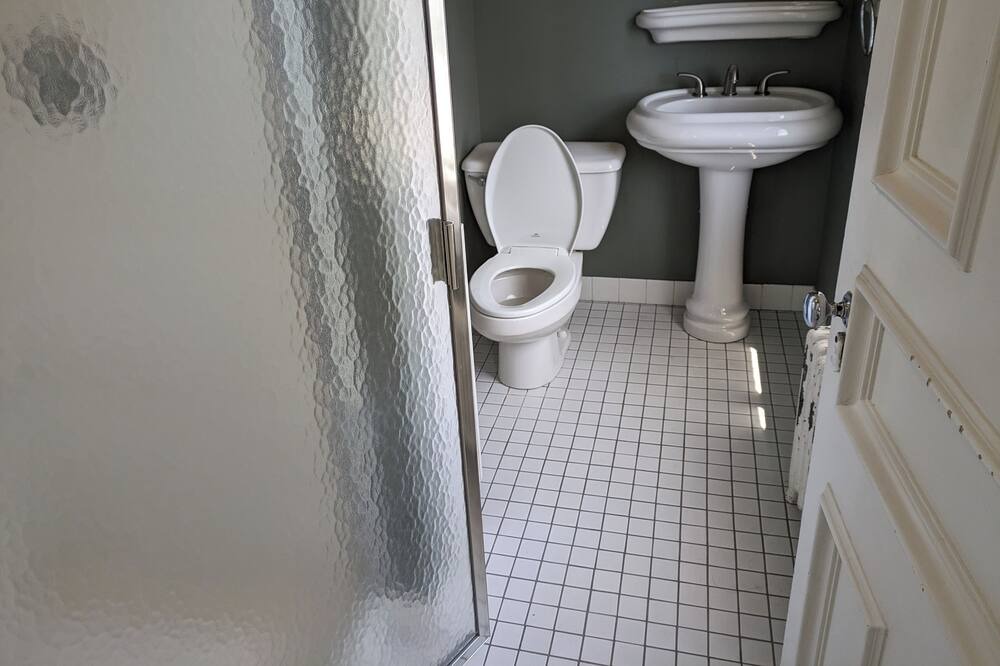 Photo of Bathroom in College Hill