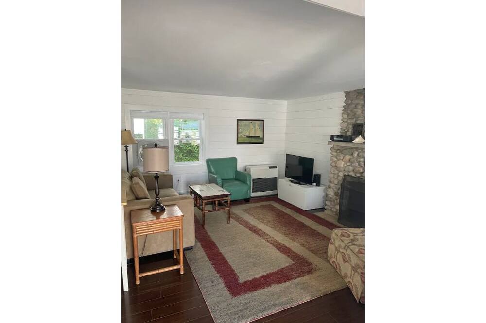 Photo of Livingroom in Niantic