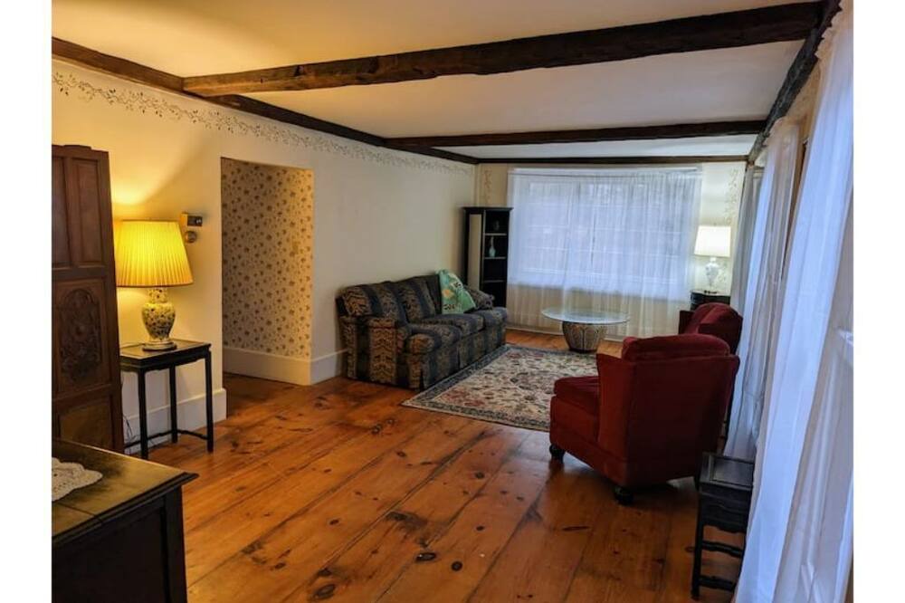 Photo of Livingroom in Hillsboro