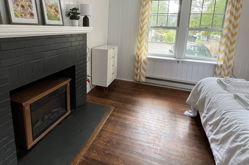 Photo of Bedroom in Niantic